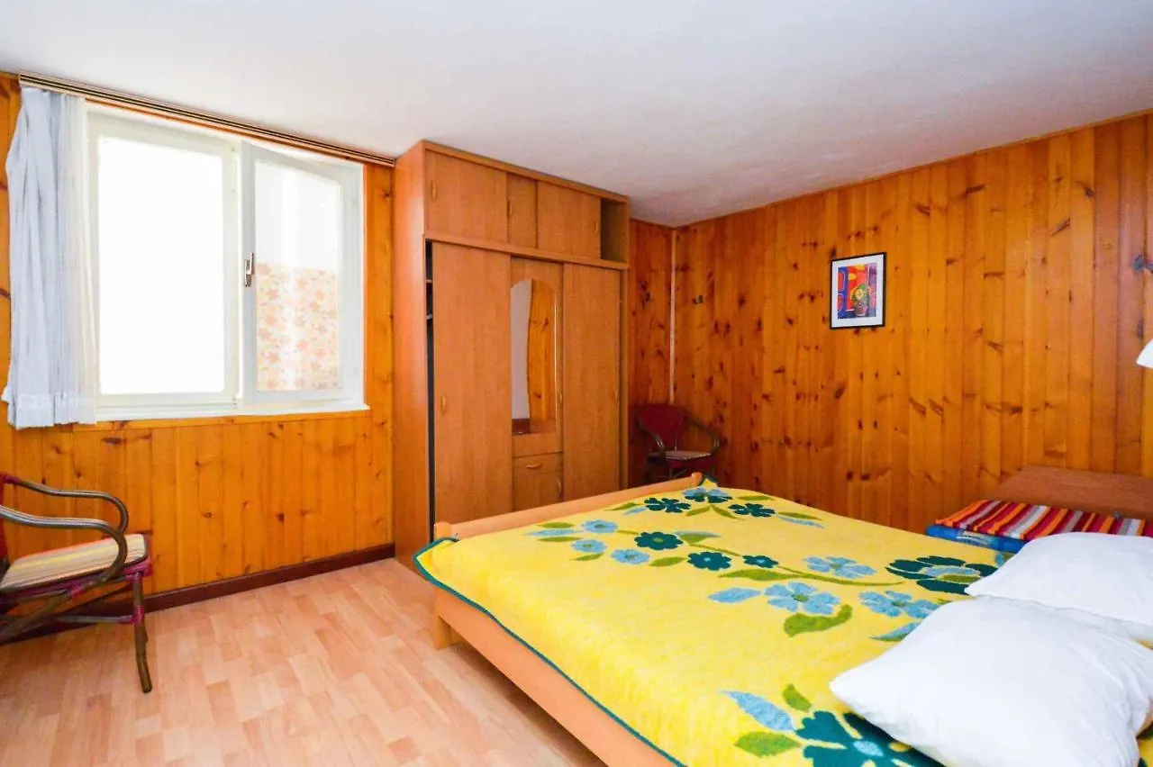 Two-Bedroom Apartment Pula Near Sea 1 Veruda