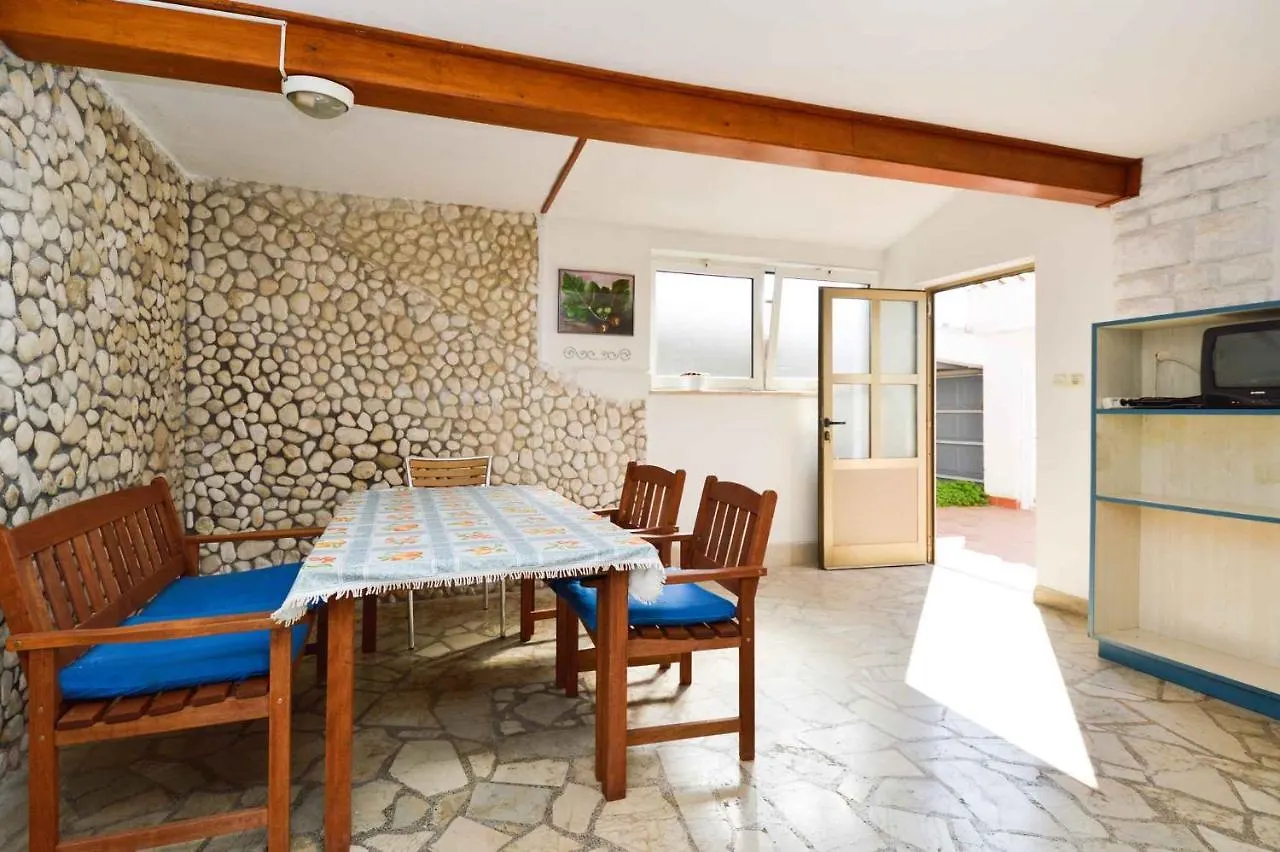 Two-Bedroom Apartment Pula Near Sea 1 Veruda